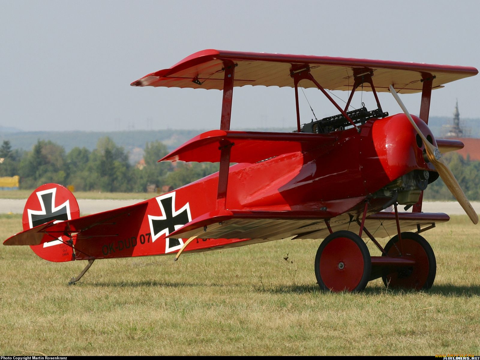 Красный барон самолет. Красный Барон Fokker Dr.1. Триплан Фоккер. Красный Барон самолет Фоккер. Фоккер др 1 красного барона.